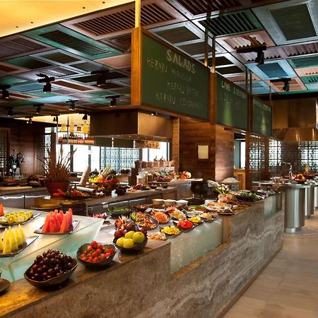 Doubletree By Hilton Kuala Lumpur Ξενοδοχείο Εξωτερικό φωτογραφία The buffet at the restaurant