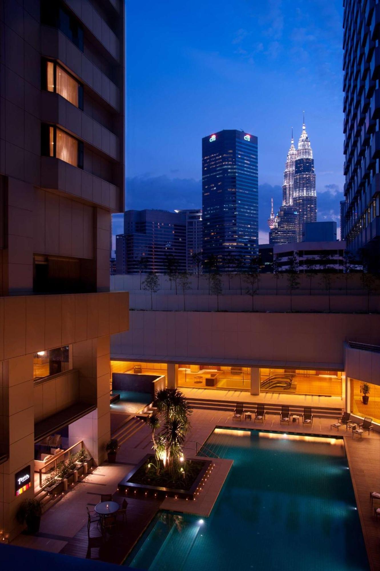 Doubletree By Hilton Kuala Lumpur Ξενοδοχείο Εξωτερικό φωτογραφία The hotel's courtyard