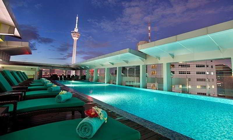 Doubletree By Hilton Kuala Lumpur Ξενοδοχείο Εξωτερικό φωτογραφία The swimming pool at the hotel